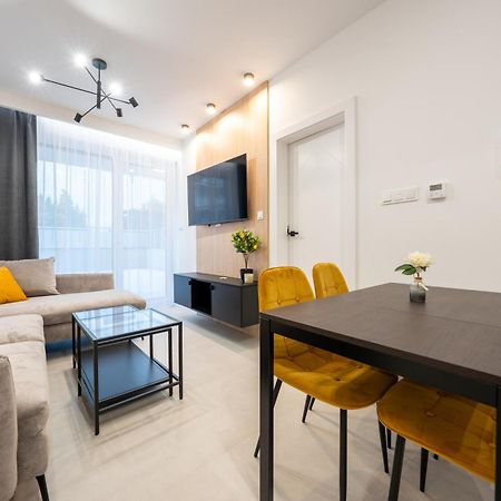 Miodowy Apartament Z Duzym Tarasem W Rewalu, Blisko Morza 외부 사진