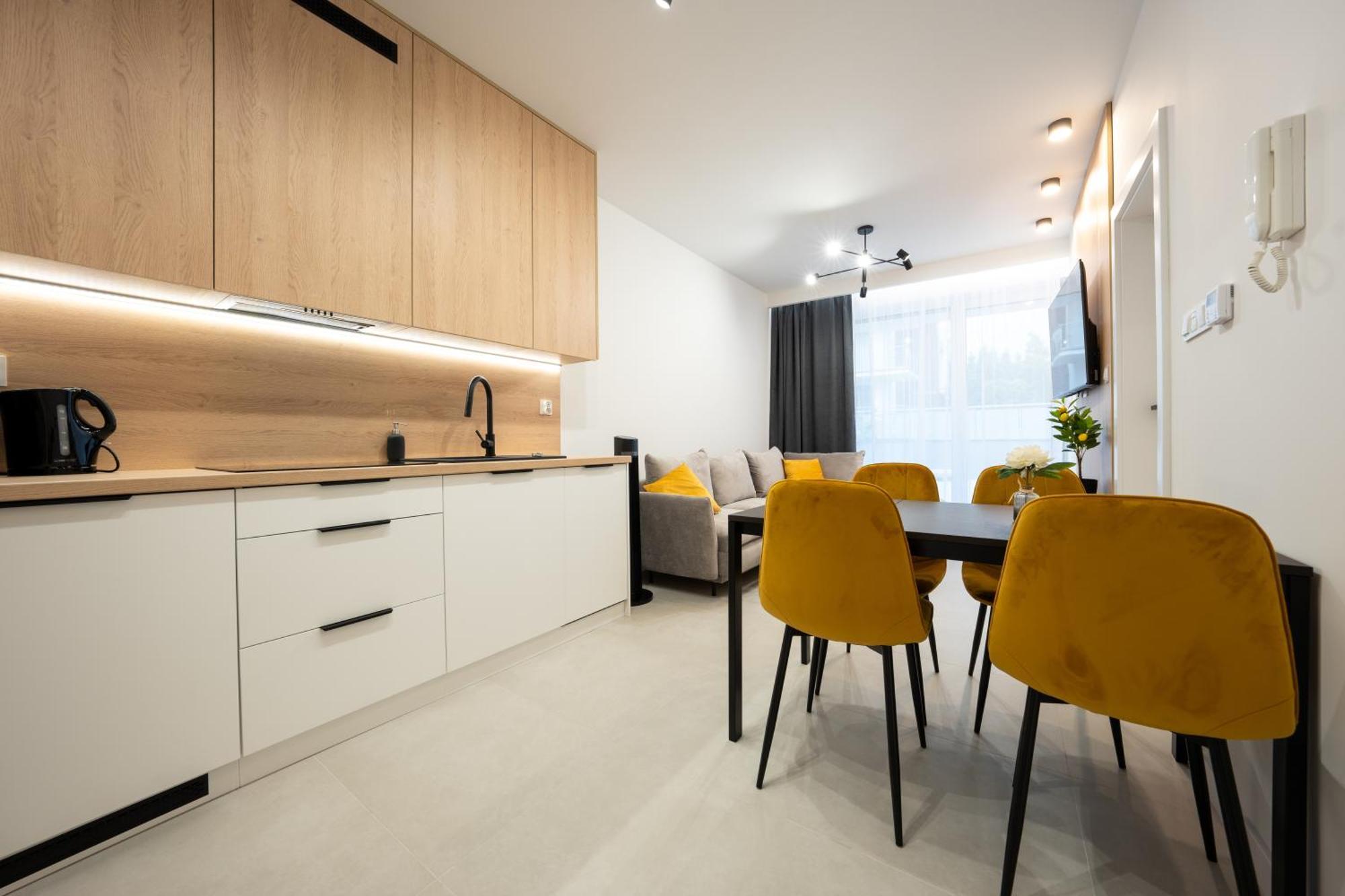 Miodowy Apartament Z Duzym Tarasem W Rewalu, Blisko Morza 외부 사진