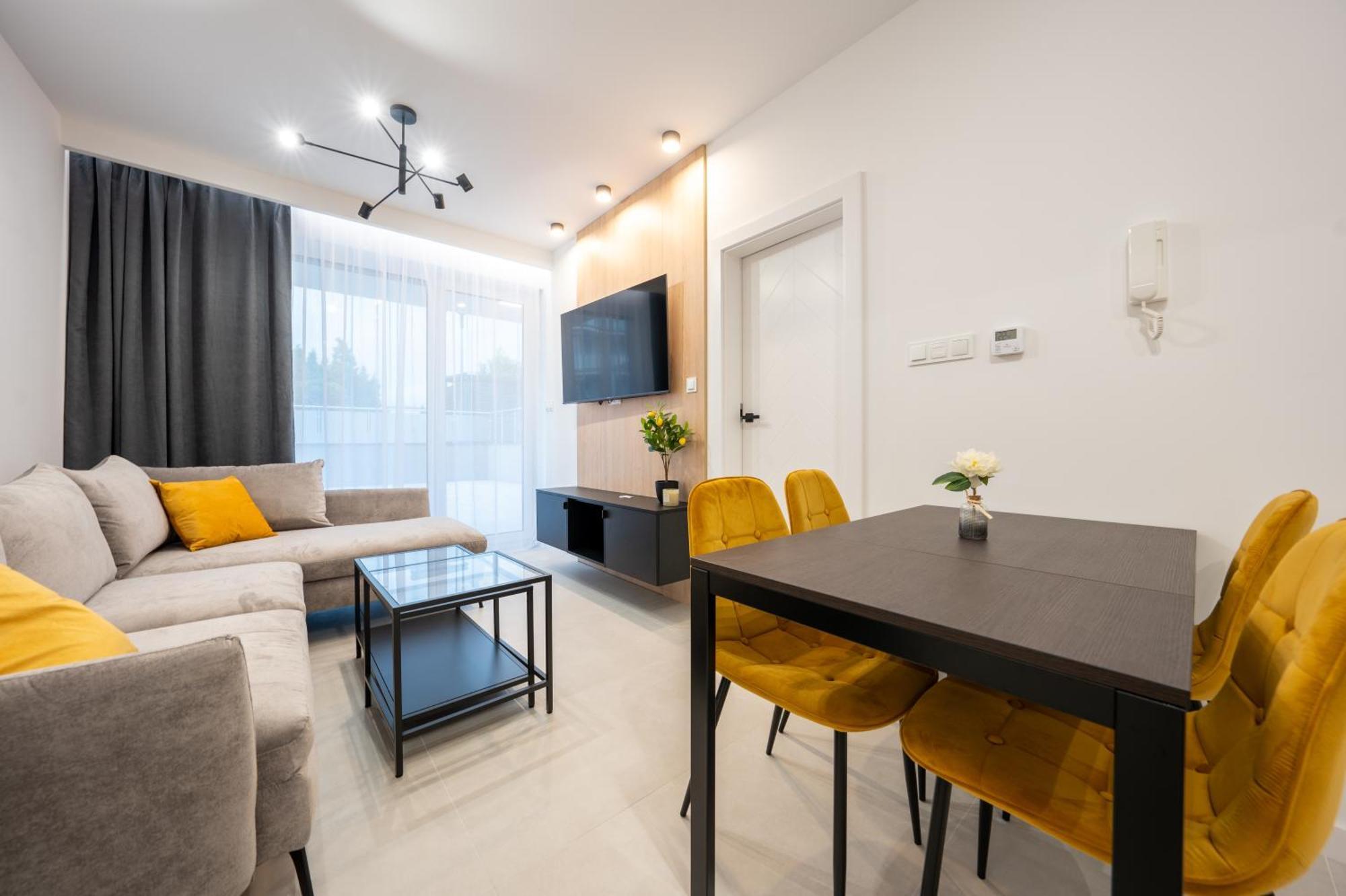 Miodowy Apartament Z Duzym Tarasem W Rewalu, Blisko Morza 외부 사진